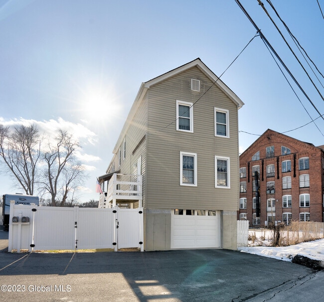 Building Photo - 25 Mohawk Ave