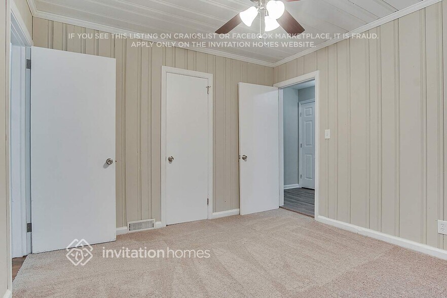 Building Photo - 2430 Mark Dr