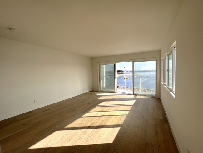 Building Photo - Live at the Bay All Year Round! SPACIOUS 3...