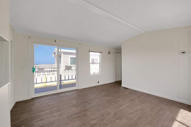 Building Photo - 428 4th Ave