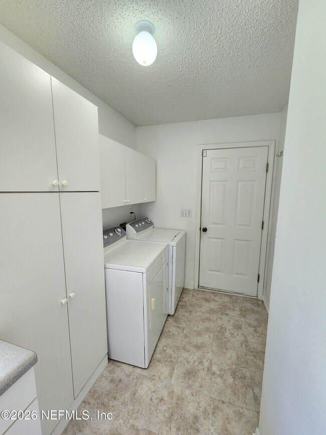 Building Photo - 7485 Cliff Cottage Dr
