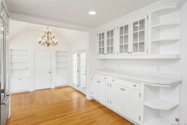 Building Photo - 54 Oak Grove Pl