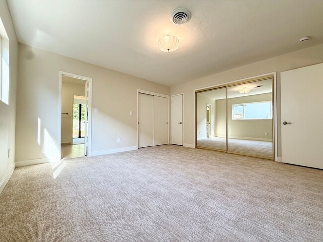 Building Photo - Beautiful 3BR/3BA Point Loma Home with Vaulted Ceilings & Central AC