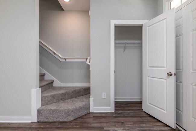 Building Photo - Move In Special! 3 Bedroom Townhome each w...