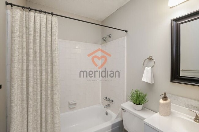 Building Photo - Charming 2-Bedroom Townhome in Prime West Ashley Location