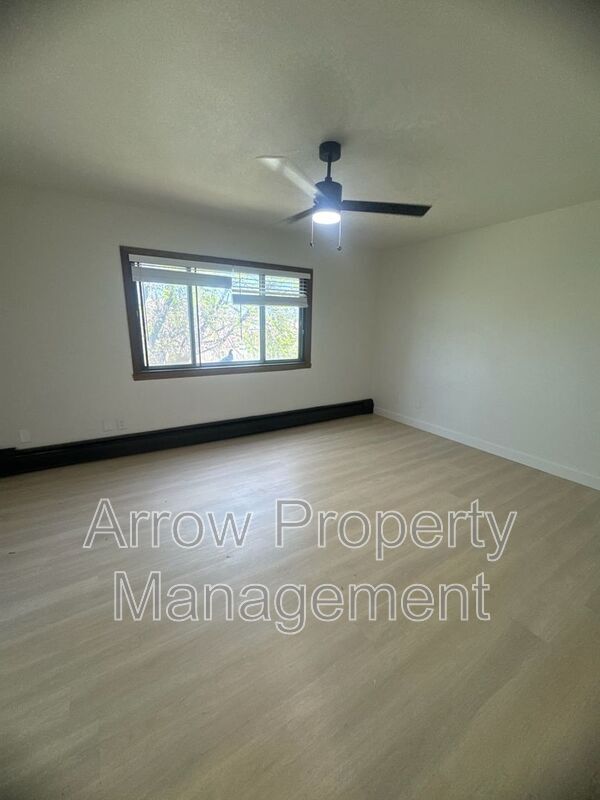 Building Photo - 215 E Arbor Ave
