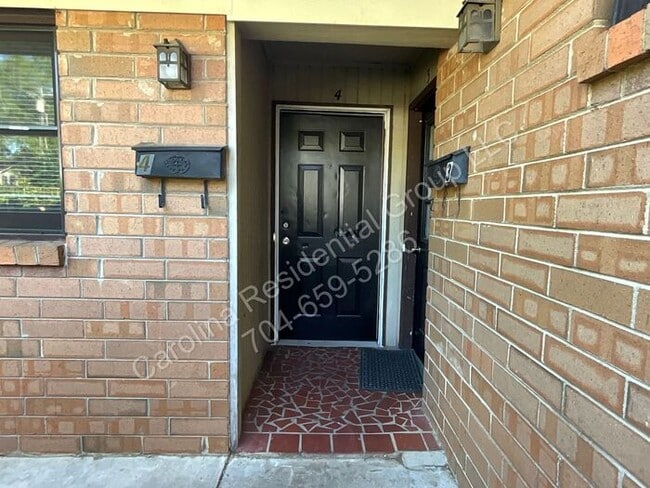 Building Photo - 322 E Sumter St