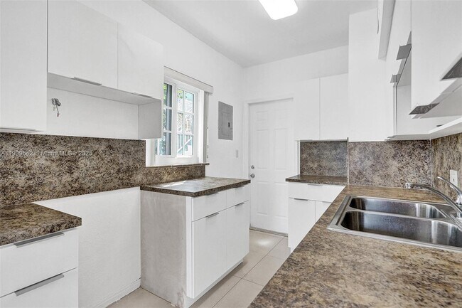 Building Photo - 1199 Marseille Dr