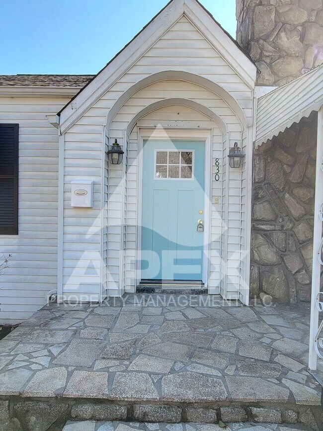 Building Photo - Craftsman Style 2 Bd 1.5- Ba Single Family Home with carport in North Knox!