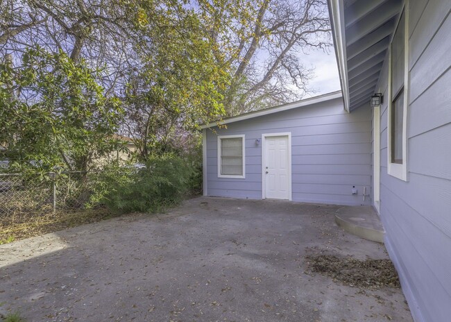 Building Photo - Dream Rental located minutes from Southtow...
