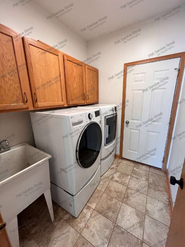 Building Photo - 1523 Schumacher Dr