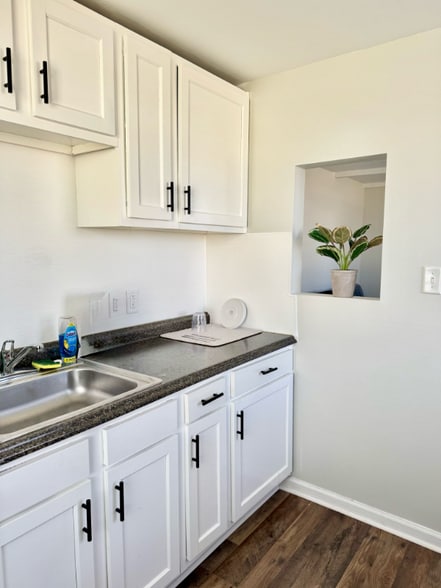 Building Photo - 201 Chandler Dr