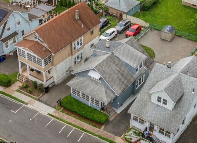 Building Photo - 113-N12 N 12th St