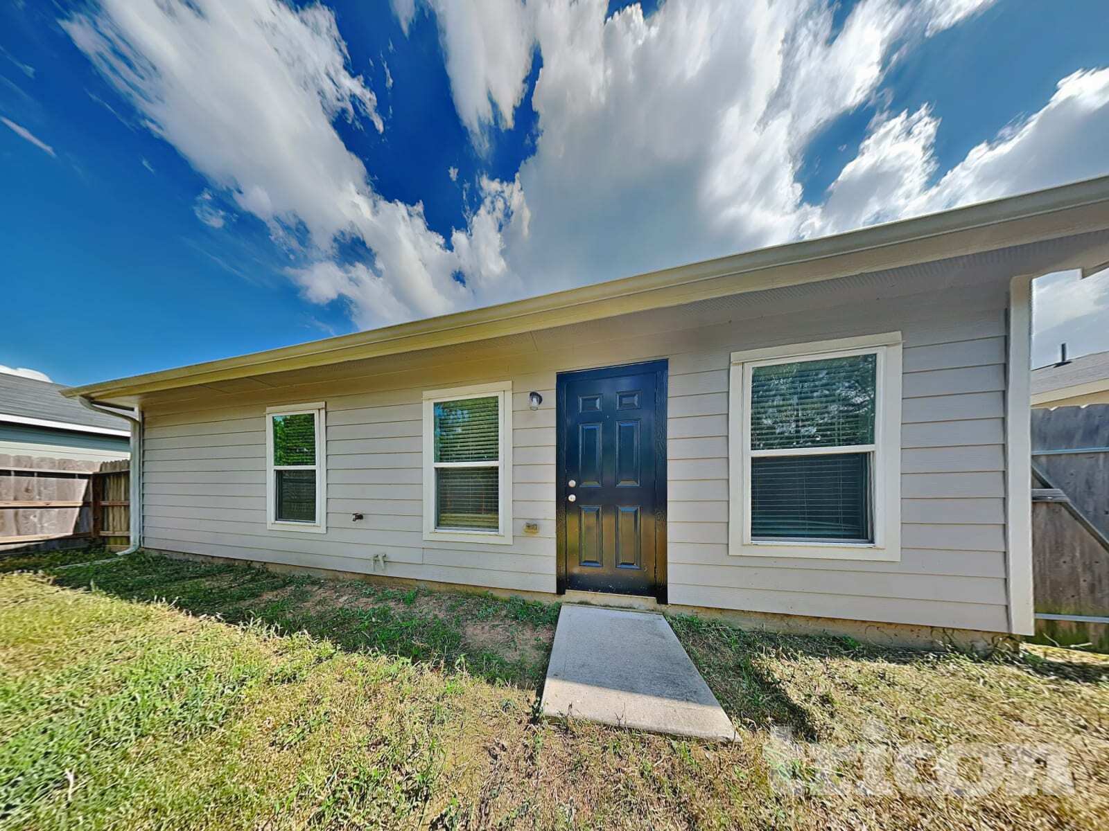 Building Photo - 15649 Del Norte Dr