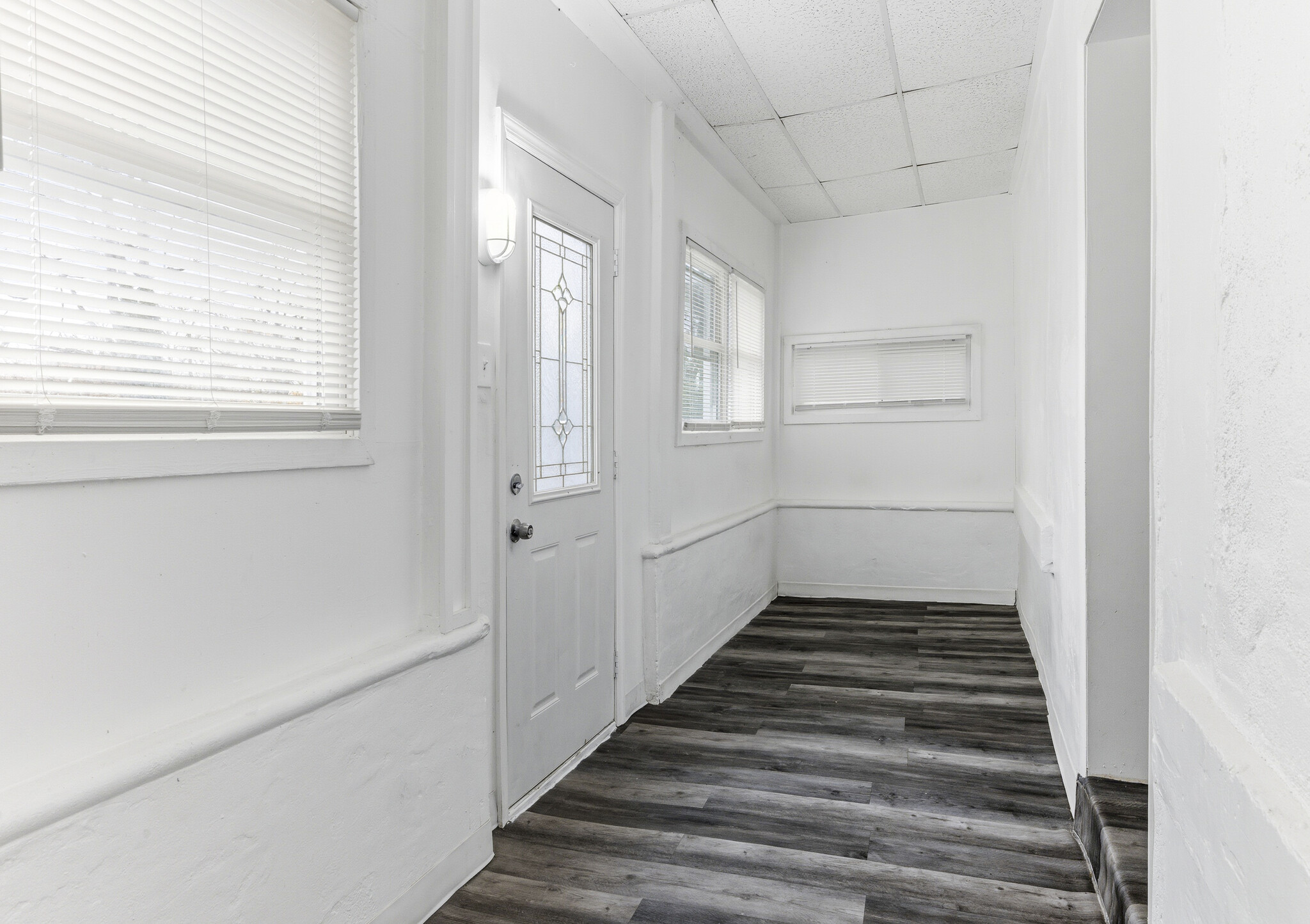 Building Photo - 107 River Rd Dr