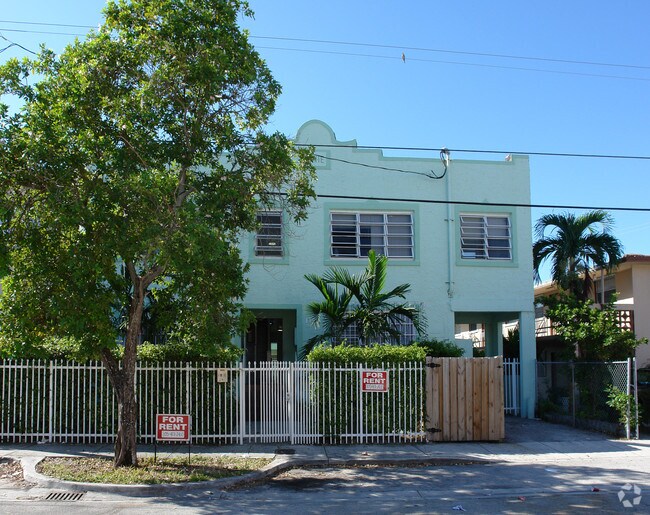 Building Photo - 1144 SW 5th St