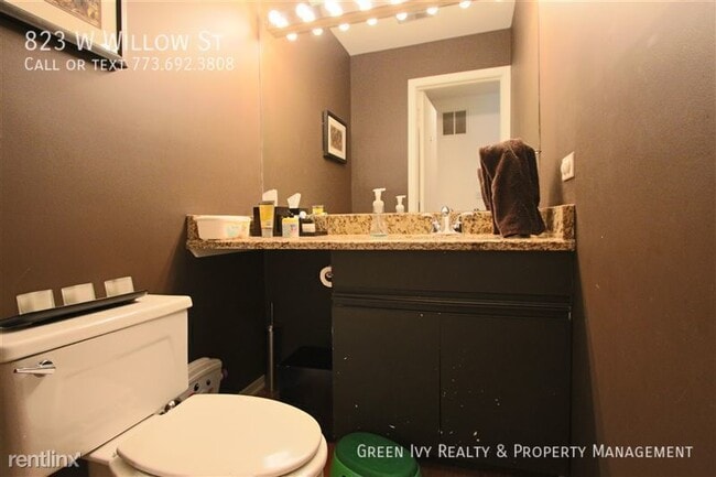 Building Photo - 823 W Willow St