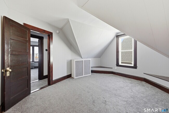 Building Photo - 198 Oxford St