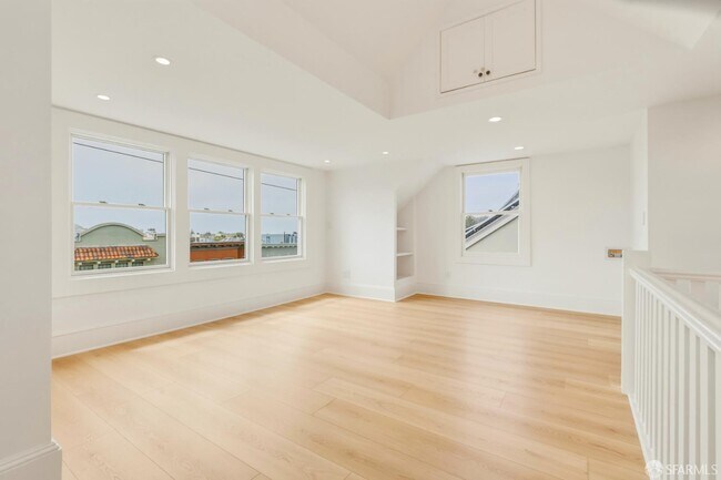 Building Photo - 244 16th Ave