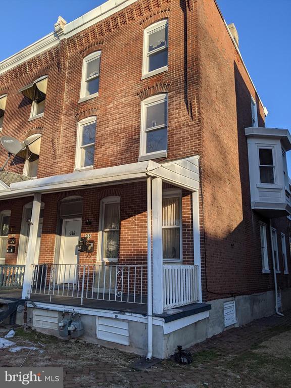 Building Photo - 566 Noble St