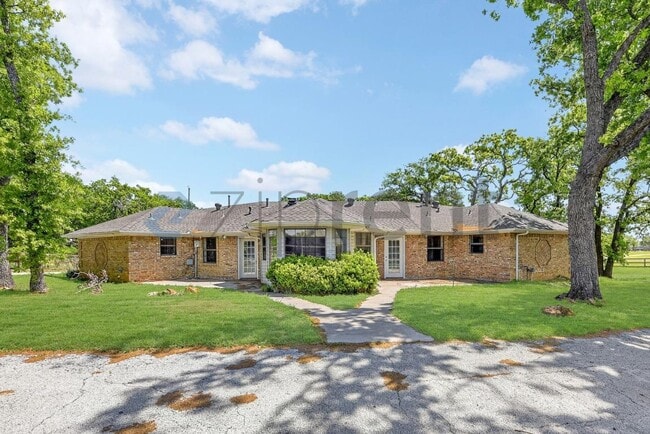 Building Photo - 3901 High Rd