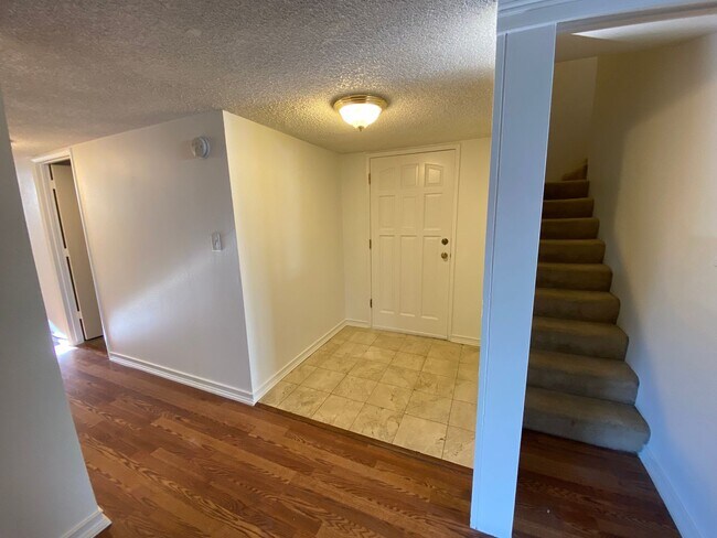 Building Photo - 843 Glen Martin Dr
