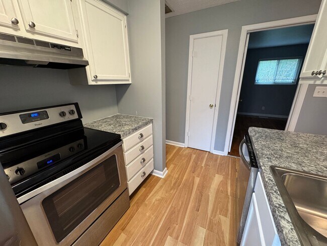 Building Photo - Snacks / Guion Creek - Washington TWP 3 Bed 2 Bath