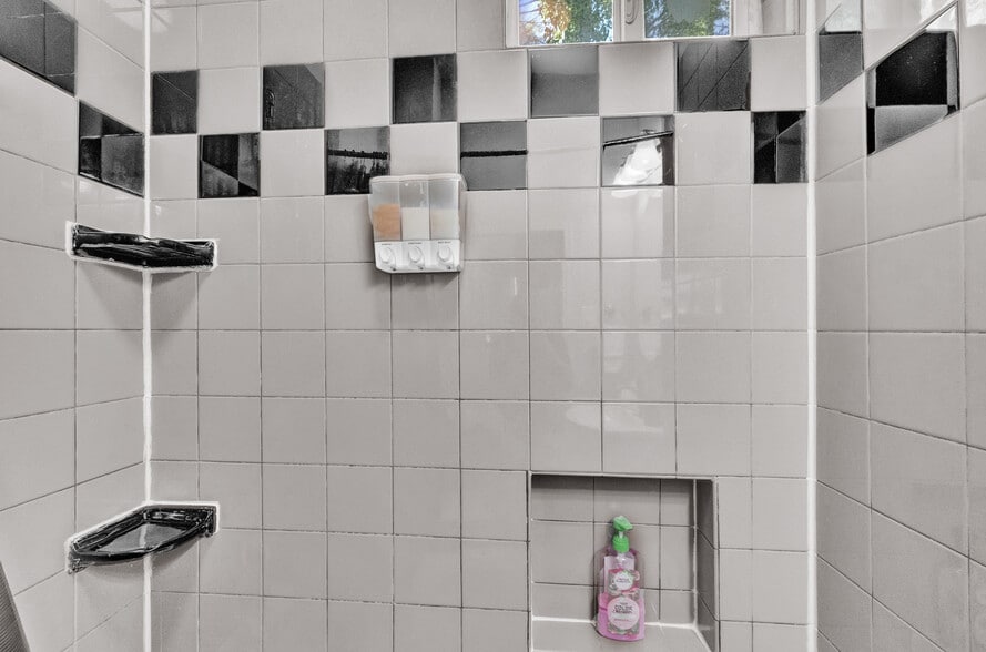 Building Photo - 369 N 300 W