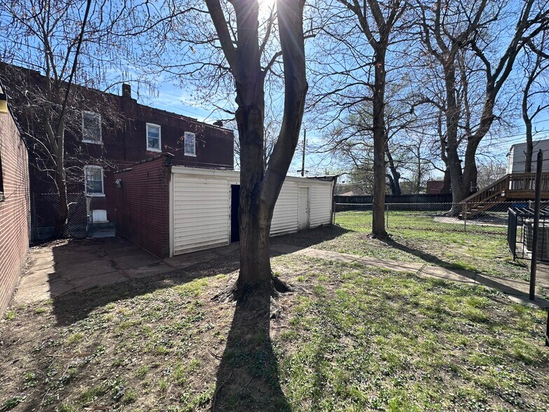 Building Photo - 3704 Fairview Ave