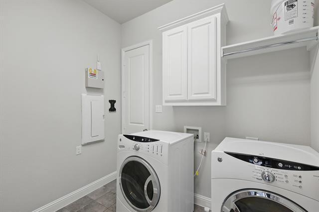 Building Photo - 4160 Dewberry Ln