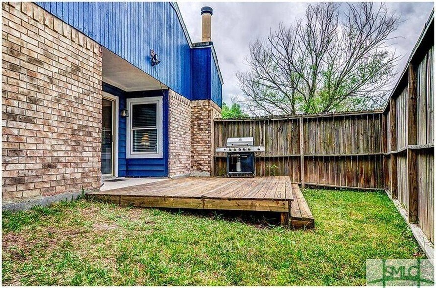 Building Photo - 255 Falcon Dr