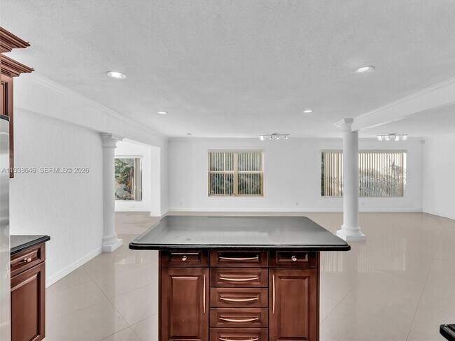 Building Photo - 4416 SW 35th Ave