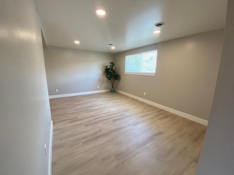 Building Photo - 3488 S 500 E