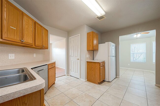 Building Photo - 1202 Sabine Brook Way