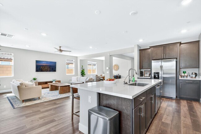 Building Photo - 1024 Saker Falcon Dr