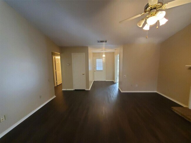Building Photo - Move in ready home in Mesquite!