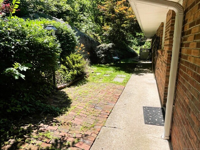 Building Photo - 3 Arbor Dr