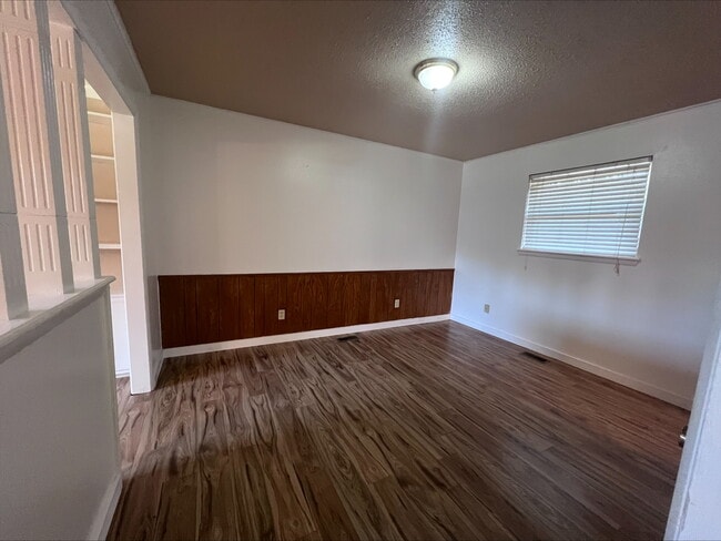 Building Photo - 735 NW 5th St