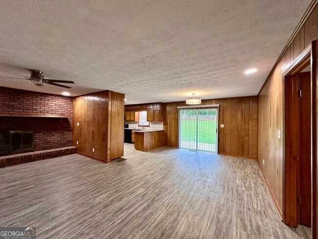 Building Photo - 5506 Woodland Dr