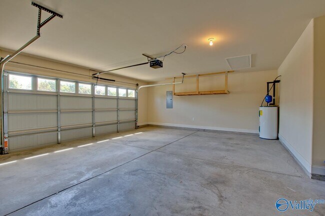 Building Photo - 5010 Montauk Trail SE