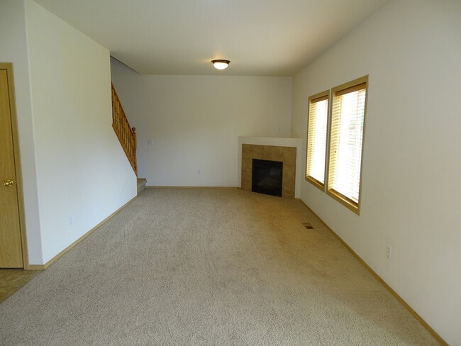 Building Photo - 6307 NE 59th Ct