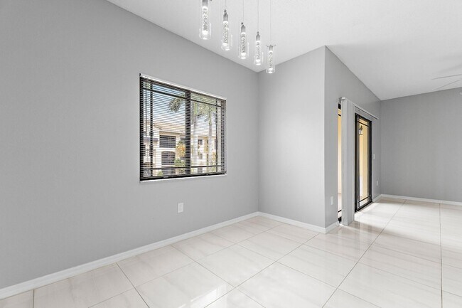Building Photo - 3019 Alcazar Pl
