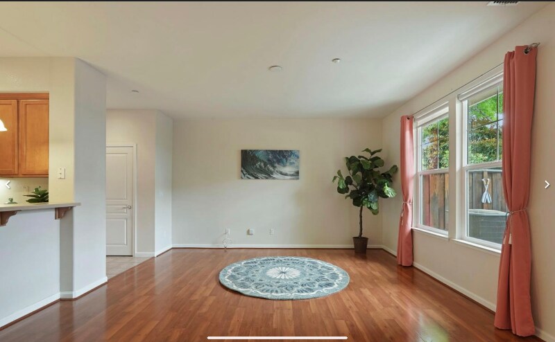 Building Photo - 223 S Veracruz Pl