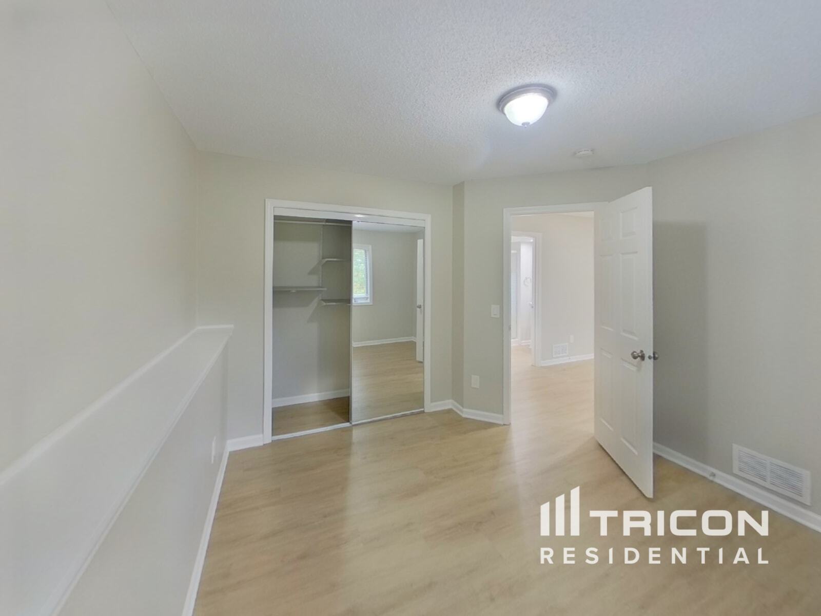 Building Photo - 4448 Hamilton Dr