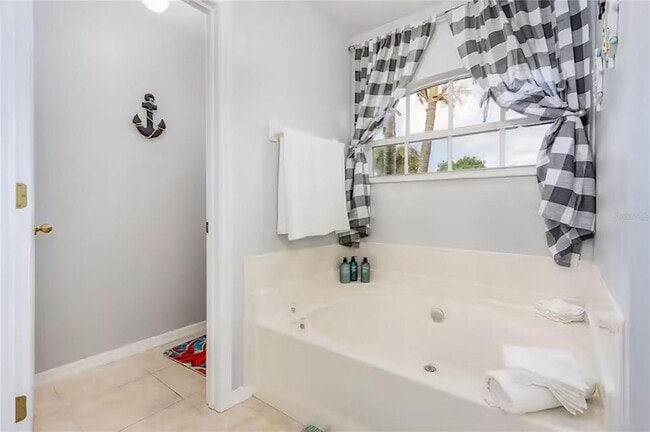 Building Photo - 2705 SW 11th Pl