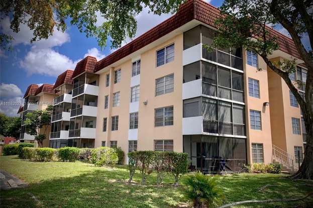 Building Photo - 4156 Inverrary Dr