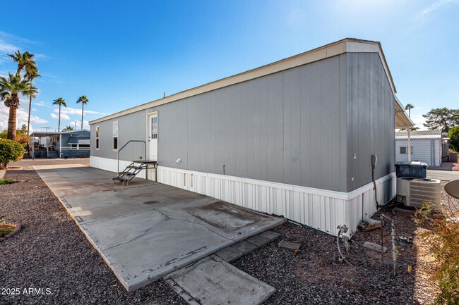 Building Photo - 2650 W Union Hills Dr