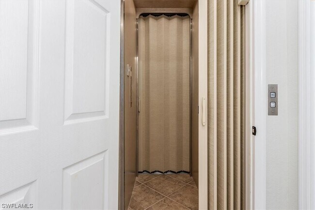 Building Photo - 20201 Burnside Pl