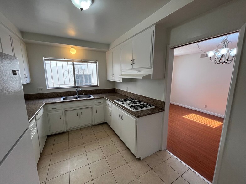 Building Photo - 1065 S Holt Ave