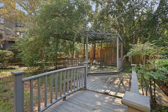 Building Photo - 1332 Roxbury Ct